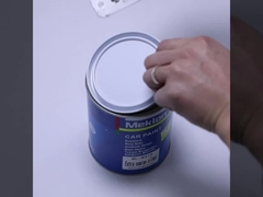 410 Grubo srebrny samochód